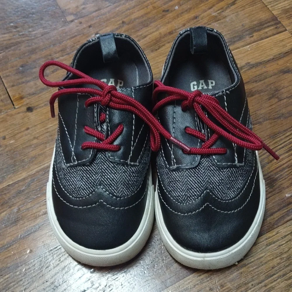 GAP oxfords
